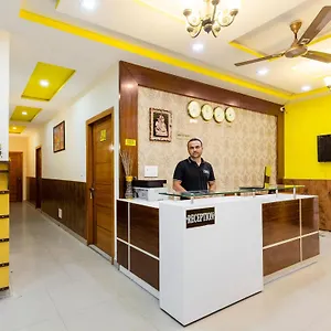  Hostal The India