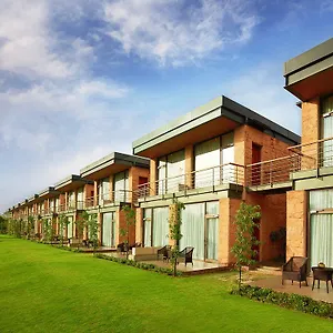 ***** Resort Taj Damdama & Spa, Gurugram India